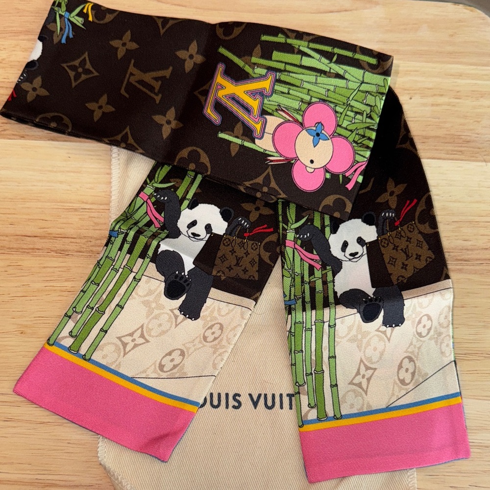 Louis Vuitton Japan Christmas animation Panda Scarf bandeau twilly